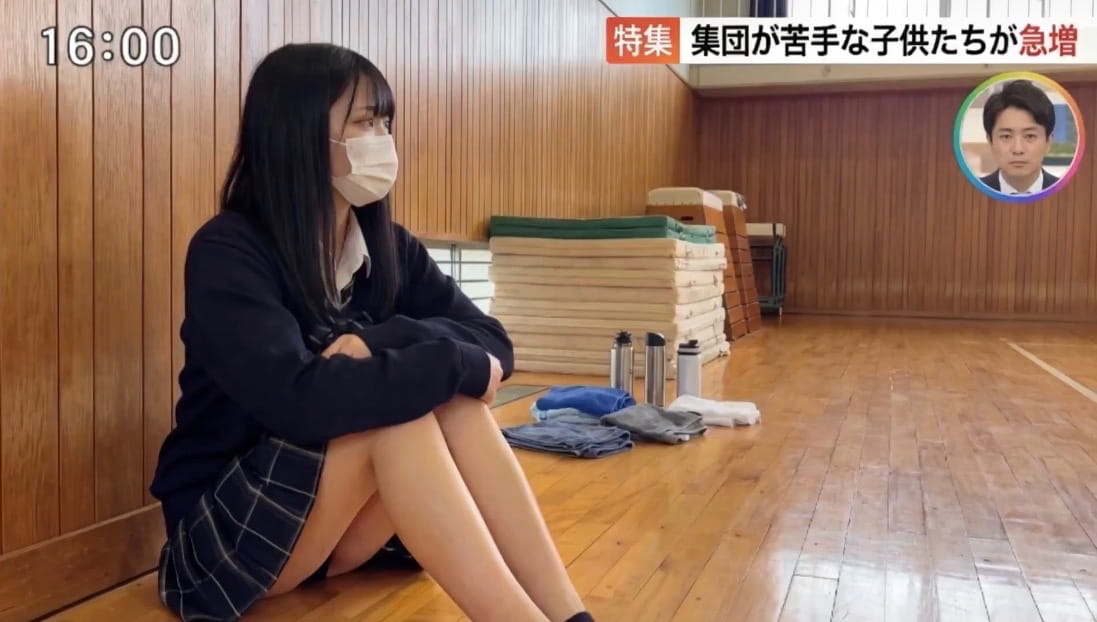 【画像】テレビ番組でJKがパンチラのサムネイル