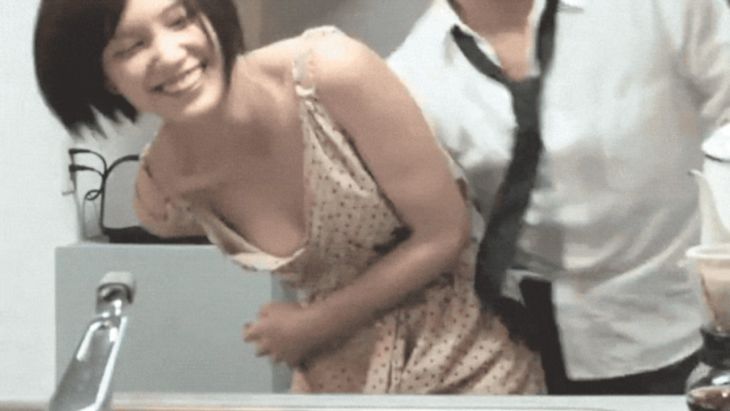 【画像】本田翼さん(33)の横乳のサムネイル