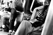 【画像】超人気セクシー女優でも電車通勤かよｗｗｗｗｗのサムネイル