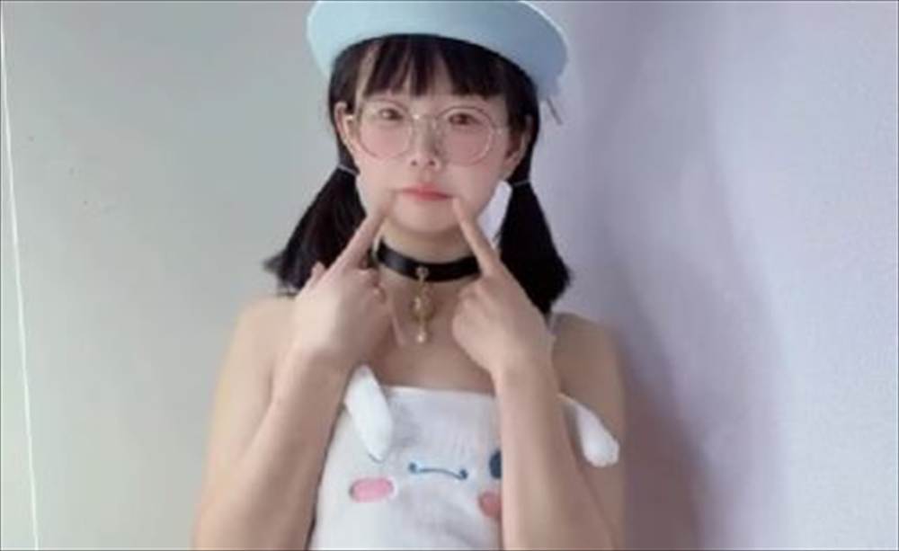 【画像】中国の地味工ロメガネ女が工ロすぎるwwｗｗｗｗｗｗｗｗｗのサムネイル