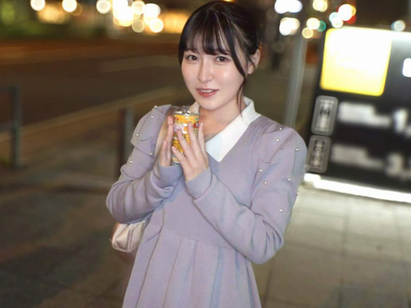 清楚系の２２歳パティシエをナンパ。ホテルで脱ぐと色白ボディにピンクの神乳首、ピンクの超美マ●コのサムネイル