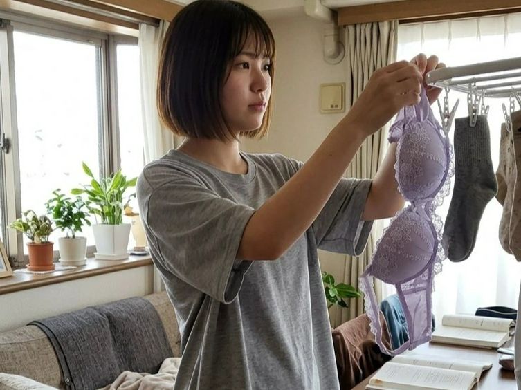 【画像】下着を干している彼女を盗撮したったｗｗｗｗｗｗｗｗｗｗｗｗｗのサムネイル