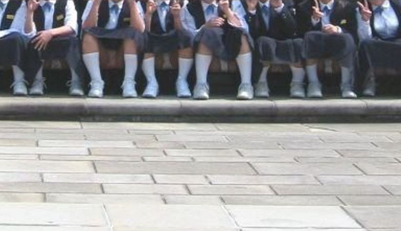 【画像】集合写真で女子全員パンチラｗｗｗｗｗｗｗｗｗｗｗのサムネイル