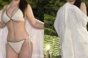 新人声優の結月花、下乳丸出しスタイル抜群の水着姿を披露のサムネイル