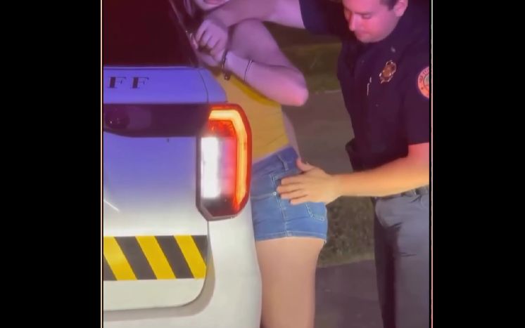 【動画】ベトナムの職務質問、これセクハラだろｗｗｗｗｗｗｗｗｗｗのサムネイル
